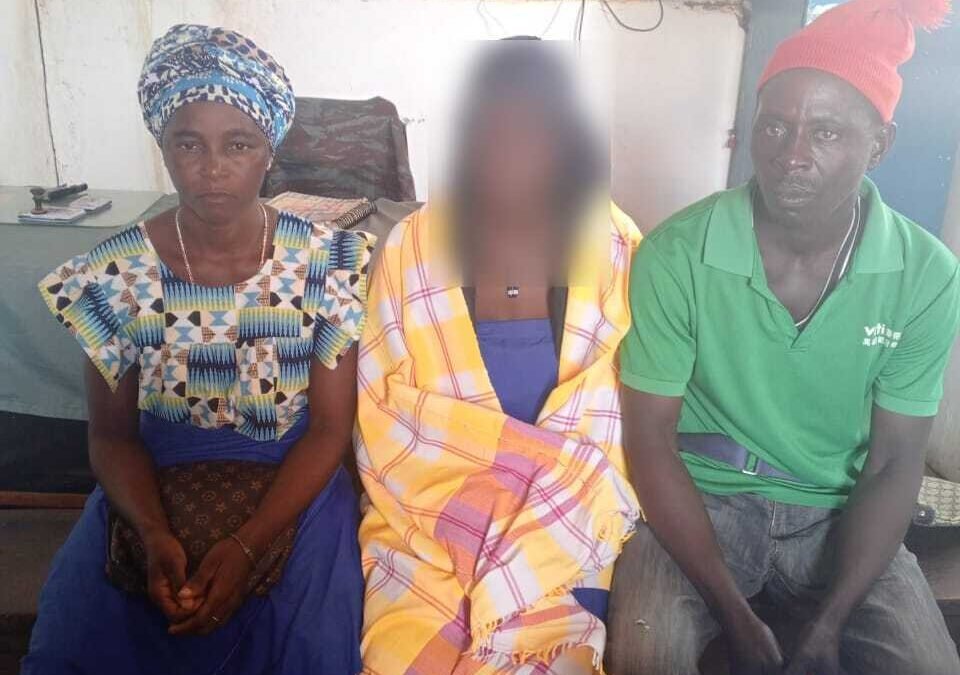 Menina de 15 anos forçada a casar com homem de 45